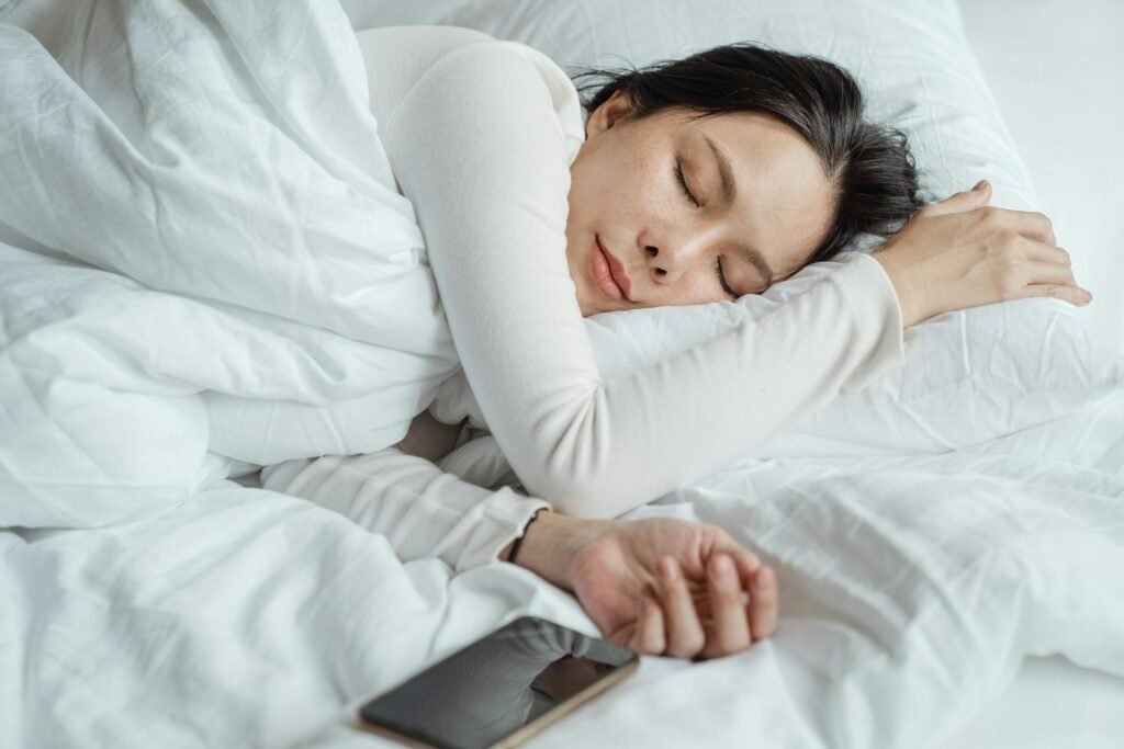 Comfortable bedroom scene emphasizing the role of sleep in reducing lower belly fat