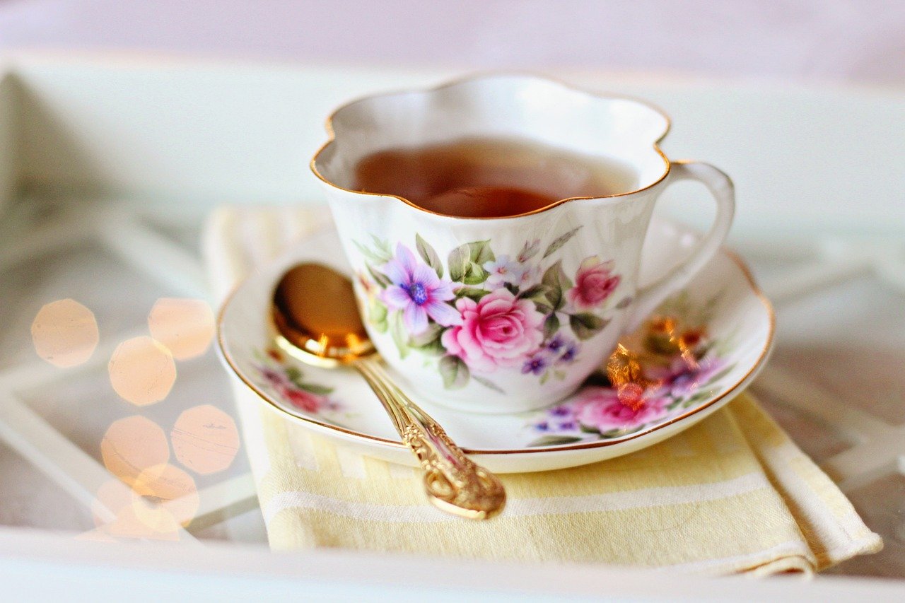 Unveil the potential of Rooibos Tea as your ally for lasting weight management. Picture of a cup of Rooibos Tea.