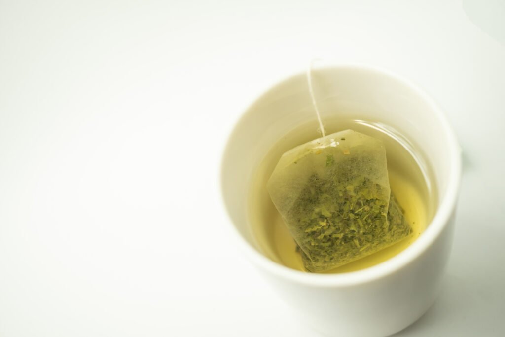 Green tea for soothing irritation: natural skin care remedies to reduce redness and inflammation.